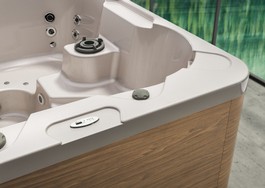 Albatros-Cosmopolitan-Pool-particolare.jpg